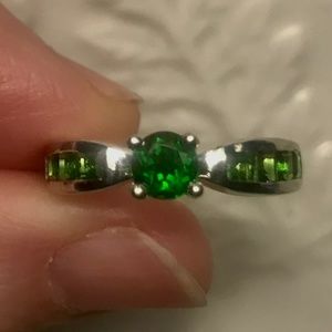 🟢⚪️Beautiful 10k White Gold Chrome Diopside Ring